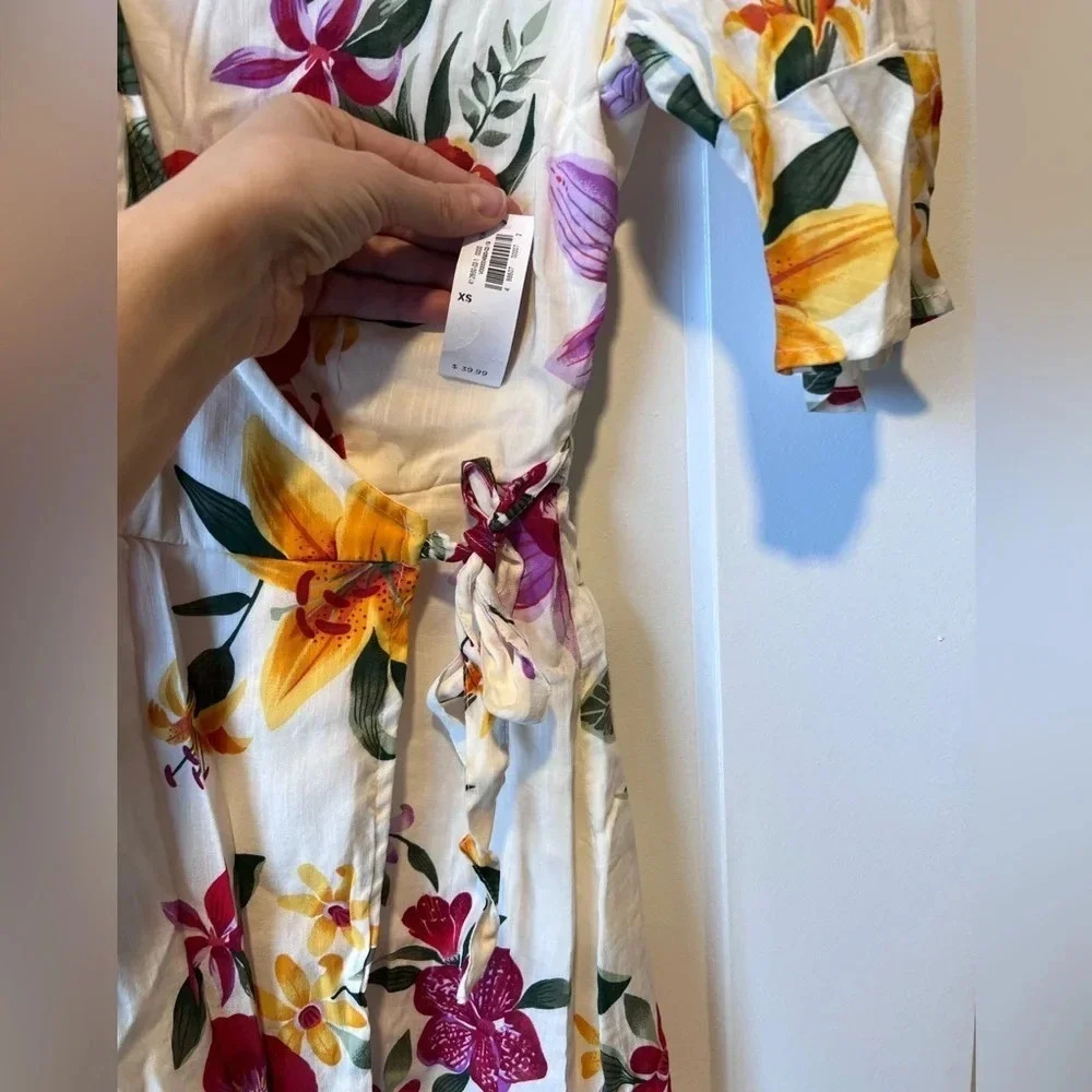 NWT old navy wrap dress - Picture 3 of 3